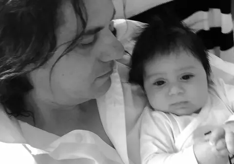 Poza de colecție! Durul Marian Ionescu, făcut KO de fiul său de 3 luni!