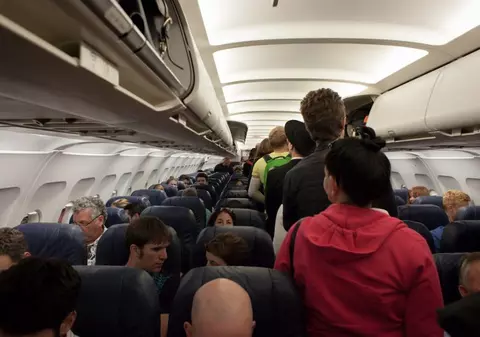 La ce sunt atenți piloții de avion când sunt doar pasageri