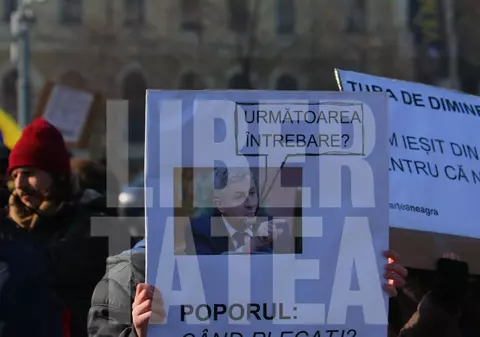 UPDATE | Peste 220.000 de oameni au ieșit joi în stradă, în București și în alte 70 de orașe | FOTO&VIDEO