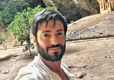 Radu Vâlcan, «rupt» între două iubiri. Ce îl macină atunci când pleacă în Thailanda