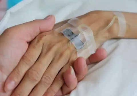 Si-a chemat sotul inainte sa moara si i-a soptit ultima ei dorinta. Cand a auzit ce vrea, barbatul a inceput sa planga