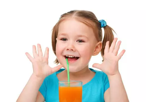 Sucurile naturale și beneficiile pe care le aduc copiilor