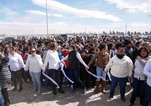 ”Zid uman” la granița dintre Mexic și SUA, în semn de protest față de politica lui Trump privind imigrația