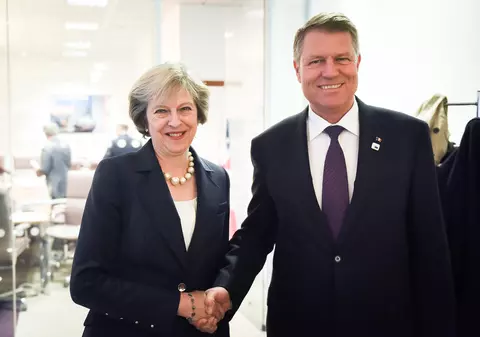 Iohannis a vorbit la telefon cu Theresa May: Premierul britanic și-a exprimat regrete puternice pentru rănirea celor doi români