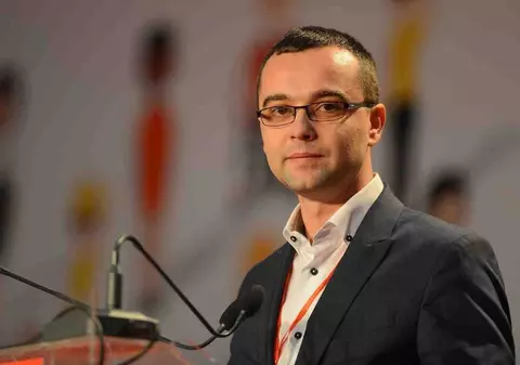 EXCLUSIV / Ministrul Dialogului Social a ajutat o tânără să își recupereze banii pierduți pe stradă