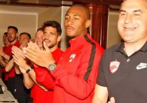 Dinamoviștii petrec pe cinste! Spectacol cu Mahlangu și Ceccarelli în cantonamentul de la Poiana Brașov. Ce trei petrecăreți de la tineret, la echipa a doua