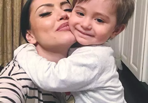 VIDEO EXCLUSIV/ Andreea Mantea a albit din cauza fiului ei. ”Bine că există vopsea de păr”