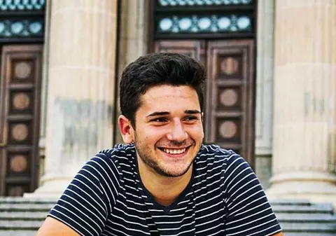 Isteria jocului „Balena Albastră”. Un tânăr din Ploiești a promovat fără să știe jocul, după ce i-a fost furată identitatea