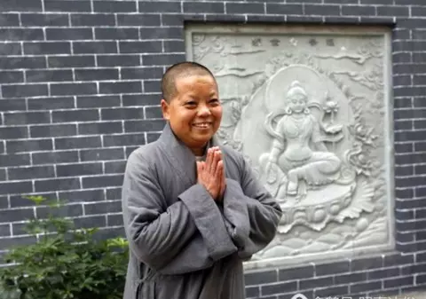 O călugăriță budistă din China a adoptat peste 30 de fete în ultimii 37 de ani