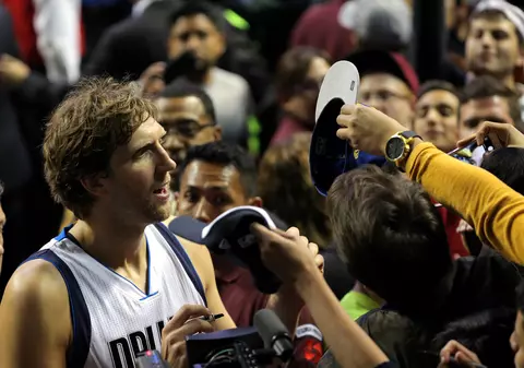 Dirk Nowitzki a devenit al șaselea baschetbalist din istoria NBA care înscrie peste 30.000 de puncte