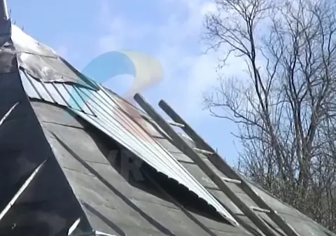 VIDEO / Dosarele X în Vâlcea. Bolovan de gheață căzut din cer într-o zi cu soare