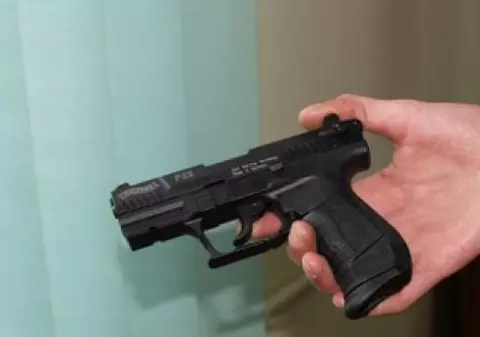 Panică într-o autogară din Italia. Un român a scos un pistol cu aer comprimat