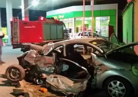 Accident în Arad în apropierea unui cimitir. Trei tineri au ajuns la spital