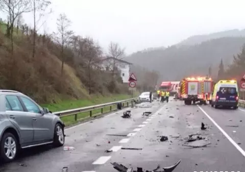 Doi români au murit într-un accident rutier în lanț în Spania