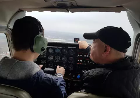 Alex a primit de ziua lui un zbor privat cu Mihai Mărgineanu 