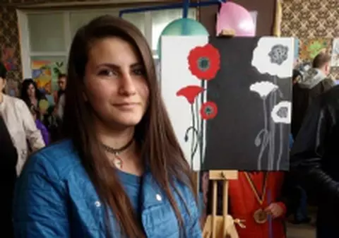 Scrie poezii de dorul mamei sale plecată în Italia