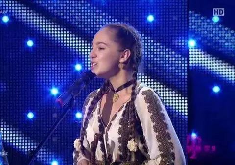 Antonia Stoian a cântat muzică populară la Românii au talent. Din gură, dar și la instrumente neconvenționale: seringă, nucă și sticlă! “E o privighetoare”