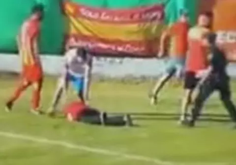 Atenție, Leo Grozavu! Un antrenor a fost făcut una cu pământul în Argentina! VIDEO