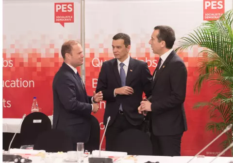 Grindeanu, discuții cu președintele Franței, la Bruxelles: Am vorbit despre situația la zi a ceea ce este în România