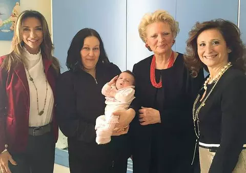 Prințesa Beatrice de Bourbon a celor Două Sicilii a botezat o fetiță de 50 de zile, fiica unei cerșetoare românce. Ea va avea grijă de micuță, în următorii trei ani