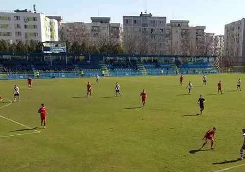 Liga a 2-a, etapa a 25-a. Liderul Juventus a câștigat derby-ul cu Sepsi. UTA Arad - FC Brașov 1-2. Au marcat foștii steliști Chitoșcă și Enceanu