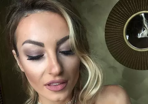 Flavia Mihașan a încins atmosfera la piscină. Ce bronzată e "vecina" de la Neatza cu Răzvan și Dani