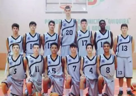 Născut în România, uriașul Robert Bobroczky ar putea ajunge star în NBA. Vezi cât măsoară tânărul sportiv la doar 16 ani