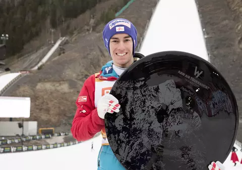 Record mondial de zbor cu schiurile pentru austriacul Stefan Kraft: 253.5 metri!