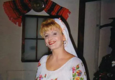 Adevărata vârstă a Ilenei Ciuculete. Ce scrie pe cruce a dat-o de gol