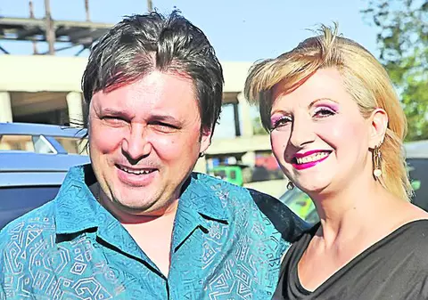 Gestul șocant făcut de Cornel Galeș la mormântul Ilenei Ciuculete. A stat până la 2 noaptea în cimitir. “Stăteam cu ea și…”