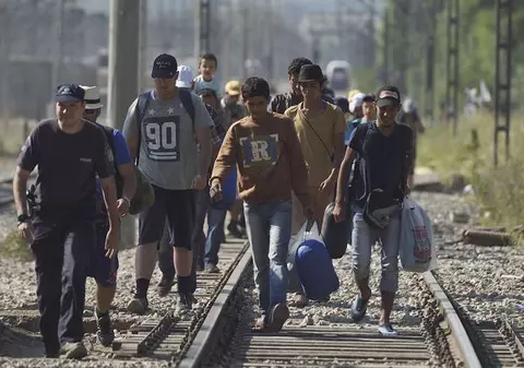 Migranţi descoperiţi de poliţişti într-un parc din centrul Timişoarei