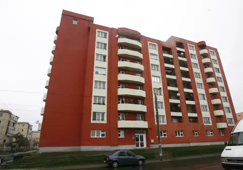 EXCLUSIV. Piedicile hilare din capitalismul românesc. Vrei să-ți deschizi SRL la bloc? Trebuie să fii prieten la cataramă cu vecinul!