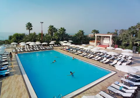 (P) Vacanţele de vis devin realitate la Hotel Club Sera din Lara