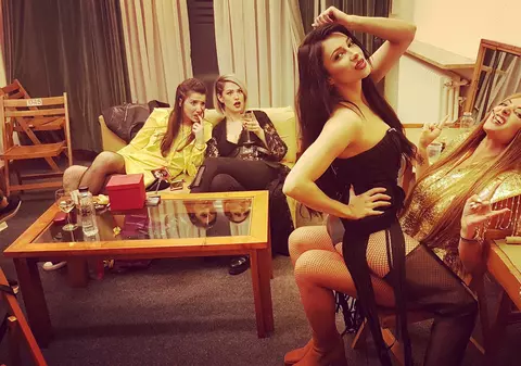 VIDEO EXCLUSIV/ Lora nu mai vrea să renunțe la peruci. «Am să încep să le colecționez!»