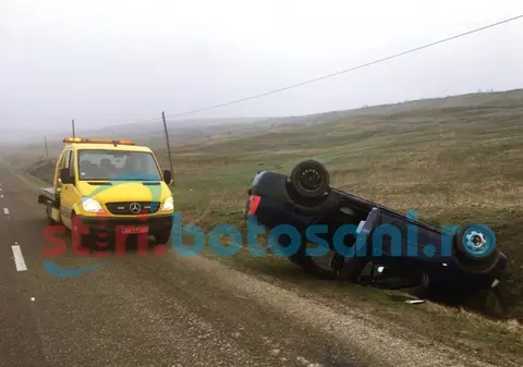 A ajuns cu mașina în șant după ce a vrut să își o gumă de mestecat din torpedou