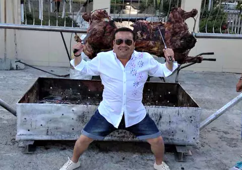 EXCLUSIV/ Jocul ”Balena Albastră” îl îngrijorează chiar și pe Adrian Minune și o vede ”administrator” chiar pe soția sa ”Vrea să mă împingă la suicid!”