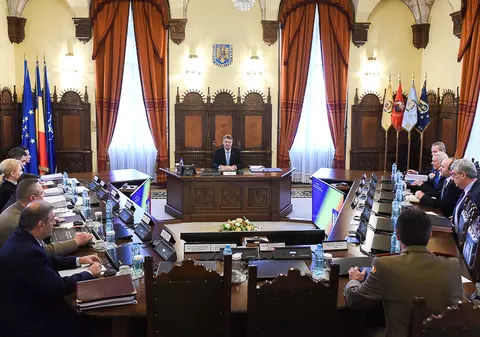 Planul de înzestrare a Armatei, aprobat în CSAT. Ionel-Sorinel Vasilca, numit de președintele Iohannis în funcția de director al STS