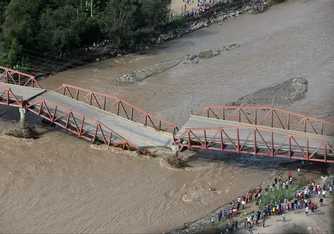 Inundații în Peru. 75 de morți și 70.000 de sinistrați din cauza ploilor diluviene