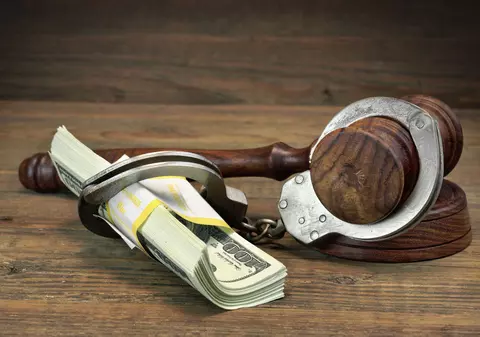 Un pensionar din Arad are datorii pe următorii 6.000 de ani. Suma colosală pe care trebuie s-o plătească