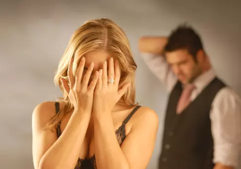 Adela vă sfătuiește în sex și iubire. ”Când am conceput acel copil, amândoi eram băuți și am decis împreună să fac avort”