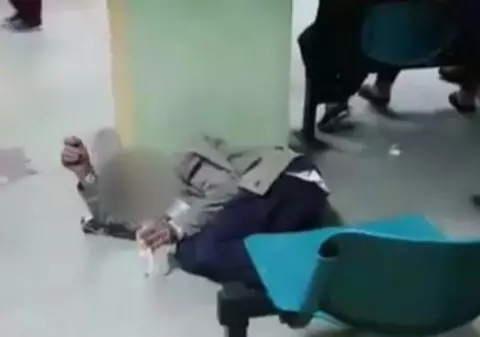 Imagini revoltătoare într-un spital din România. A stat aproape o oră pe jos până să fie băgat în seamă