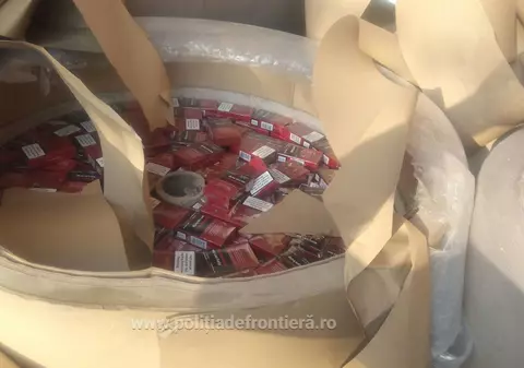 EXCLUSIV. Președintele își făcuse o fabrică de țigări chiar sub bloc. ”Patronul” aducea tutun din Orient și îl procesa, când vecinii erau  plecați, în boxele din subsol