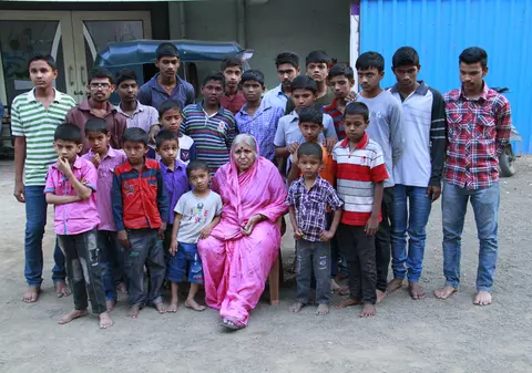 O femeie a adoptat peste 1.400 de copii. Povestea impresionantă a celei considerate "mama orfanilor"