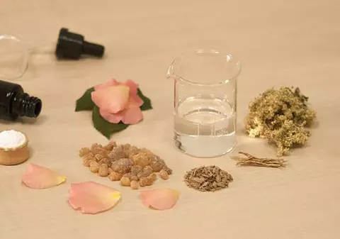 Uleiul esențial de tămâie are proprietăți anticancer. Ce beneficii mai are