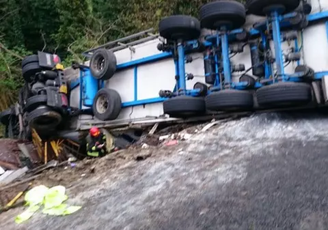 Un român a provocat un accident cu doi morți și nouă răniți în nordul Italiei