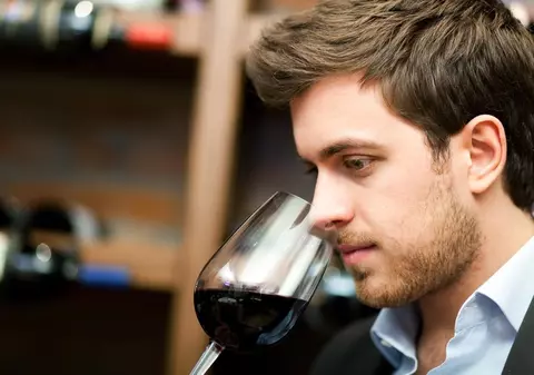 Wine barurile, noul trend care ia cu asalt România. Ce face un astfel de local unul de succes