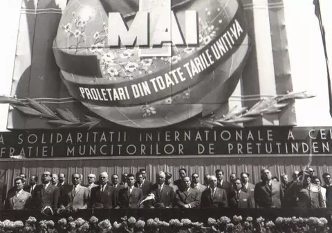 Povestea zilei muncii, de la dictatura lui Carol al II-lea, la dictatura comunistă. Fotografia de la defilarea de 1 mai 1939, falsificată de Ceaușescu