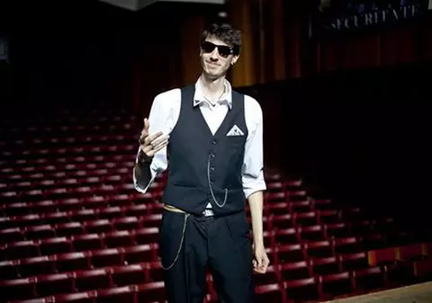 Magicianul de la Românii au Talent a făcut praf două tinere care l-au acuzat că le-a copiat linia de tricouri recent lansate. Satiru Antonio a înjurat ca la ușa cortului