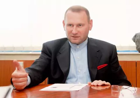 Cataramă (PNL) vrea privatizarea învăţământului superior şi a spitalelor şi eliminarea ajutoarelor sociale