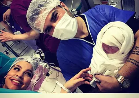 Adrian Mutu a devenit tată. Sandra Mutu a născut un băiețel de nota 10, la ora 7.44. ”Bine ai venit, Tiago!”. Au ales un nume biblic | FOTO&VIDEO